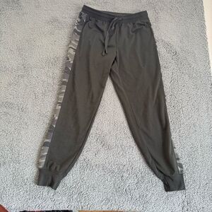 Splendid women’s size small‎ camo print lounge pants